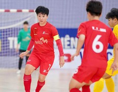Cựu tuyển thủ quốc gia Thùy Trang và Tuyết Dung cùng tỏa sáng trên sân futsal