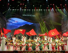 "Đường lên phía trước": Vững niềm tin dưới cờ Đảng