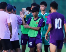 U19 Việt Nam triệu tập thủ môn Việt kiều cao gần 2m