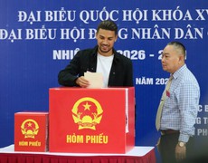 Cảm xúc đặc biệt của cầu thủ nhập tịch Đỗ Hoàng Hên khi đi bầu cử