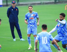 Hoàng Hên: Áo đội tuyển Việt Nam rất đẹp, tôi rất tự hào