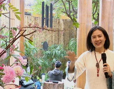 Nữ nghệ sĩ mở triển lãm kết hợp tinh hoa gốm Việt với nghệ thuật cắm hoa Nhật Bản