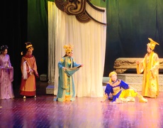 Đoàn nghệ thuật Vàm Cỏ ghi dấu ấn với cải lương ‘Đế đô sóng cả’ trong hành trình Bắc tiến