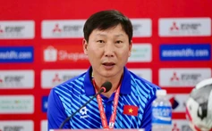 Báo Hàn lo HLV Kim Sang Sik 'lộ bài' khi gặp MU, sợ cầu thủ Việt Nam tốn thể lực trước trận gặp Malaysia 