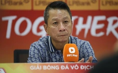 HLV Văn Sỹ Sơn xin nghỉ sau trận thua SHB Đà Nẵng