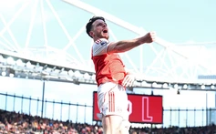 Raya xuất thần, Rice lập siêu phẩm, Arsenal thắng tối thiểu Newcastle