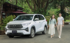 Toyota Innova Cross "tăng tốc" ấn tượng với khách hàng trẻ