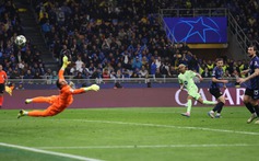 Không ai dám tin vào màn trình diễn siêu đẳng của Yann Sommer trước Barcelona