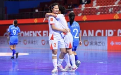 Futsal nữ Việt Nam xuất hiện 'cánh chim lạ' tới từ đất Mỏ