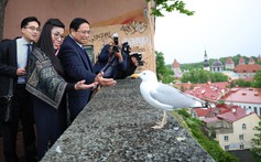 Thủ tướng Phạm Minh Chính và Phu nhân tham quan phố cổ Tallinn, Estonia