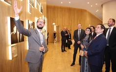 Thủ tướng thăm không gian trưng bày của nhà soạn nhạc Estonia Arvo Pärt