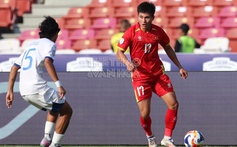 Ấn tượng 'đôi cánh' U23 Việt Nam 