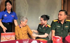 Ngày Thương binh - Liệt sĩ 27/7: Áo lụa nghĩa tình tri ân Mẹ Việt Nam Anh hùng