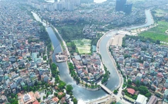 Đập dâng có đài quan sát trên sông Tô Lịch dần thành hình