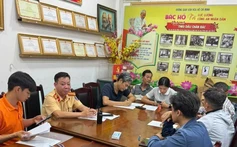 Xử lý đoàn xe Vespa ngang nhiên vượt đèn đỏ tại khu trung tâm TP. Hồ Chí Minh