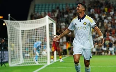 Ronaldo lập hat-trick trong chiến thắng đậm khi lần đầu đá cặp với đồng đội ở Bồ Đào Nha