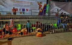 CĐV xếp hàng xuyên đêm để chờ nhận vé chung kết nữ Việt Nam vs Thái Lan