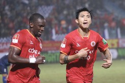 Văn Hậu ghi bàn giúp CAHN ngược dòng, HLV Foiani tạm an toàn trước tin đồn bị thầy Park thay thế