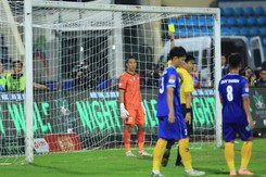 Trọng tài liên tục mắc sai lầm, công bằng cho Night Wolf V-League từ đâu?