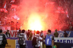 Chủ tịch CLB Hải Phòng ký công văn xin vé, hứa không đốt pháo sáng: Khôn như V-League!