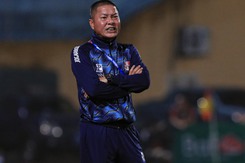 HLV Chu Đình Nghiêm: ‘Trọng tài thổi penalty thì chúng tôi phải chấp nhận’