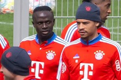 Mane bị Bayern treo giò và trừ lương vì đánh đồng đội, đối diện tương lai bất định