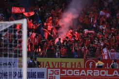 HLV Bozidar Bandovic: ‘Pháo sáng là để CĐV Hải Phòng ủng hộ đội bóng của họ, tôi không ý kiến’