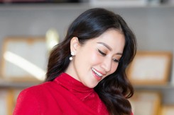Loạt ảnh bầu xinh xỉu của Khánh Thi ở tuổi 41