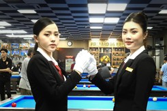 Nữ trọng tài billiards giải Bình Thuận gây sốt với nhan sắc vạn người mê