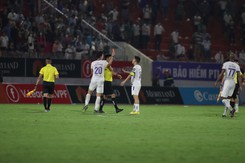 Xô xát với trọng tài, Văn Quyết đối mặt án phạt nặng, sẽ bị treo giò bao nhiêu trận?