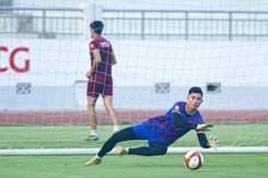 Quan Văn Chuẩn vẫn là lựa chọn tối ưu của HLV Troussier
