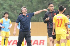 HLV Troussier nghiêm khắc với U22 Việt Nam, CĐV nhớ HLV Park Hang Seo