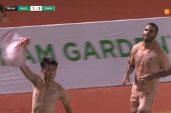 Sao U23 Việt Nam solo ghi bàn cho CAHN ở một góc khó tin, cởi áo ăn mừng cực nhiệt