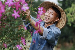 Cuộc sống giản dị đáng mơ ước của NSƯT Việt Hoàn ở nhà vườn ngoại ô