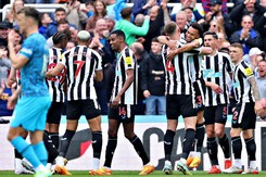 Newcastle hủy diệt Tottenham 6-1, MU không đá vẫn có lợi trong cuộc đua Top 4 Ngoại hạng Anh