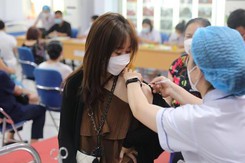 Tăng cường tiêm vaccine phòng Covid-19, ưu tiên bảo vệ nhóm nguy cơ cao