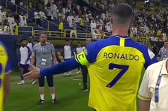 Gặp lại đối thủ mình từng ghi 4 bàn, Ronaldo tịt ngòi, nổi cáu với đồng đội lẫn BHL Al Nassr