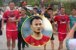 ‘Người không phổi’ một thời của tuyển Việt Nam gây sốt khi đá sân làng, khiến CĐV tấm tắc khen