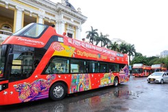 Tham quan Hà Nội miễn phí bằng xe buýt 2 tầng