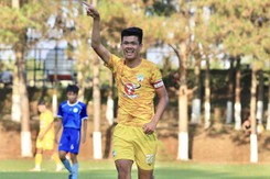 Trung vệ cao 1m91 của HAGL được triệu tập lên U17 Việt Nam