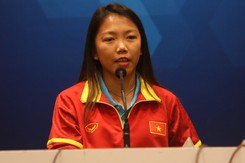 Huỳnh Như quyết mang chiến thắng về cho tuyển nữ Việt Nam