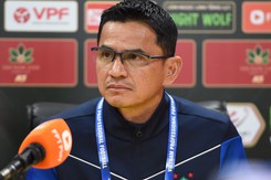 HLV Kiatisuk: ‘Tôi thay Quốc Việt vào sân để ủng hộ ông Troussier và đội U22 Việt Nam’