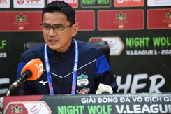 Kitisuk bật cười khi được hỏi việc làm trợ lý cho HLV Troussier
