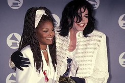 Janet Jackson muốn làm mini-serie TV tiểu sử kể về cuộc đời âm nhạc của mình và mối quan hệ với anh trai Michael