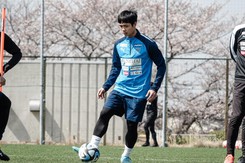Yokohama FC thua đậm 0-5, Công Phượng chưa được chơi phút nào tại J-League