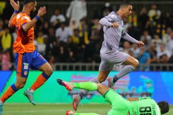 Ronaldo lỡ siêu phẩm, Al Nassr hụt hơi trong cuộc đua vô địch