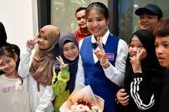 Chuyện đời như cổ tích của ‘thánh nữ’ billiards Campuchia Sruong Pheavy
