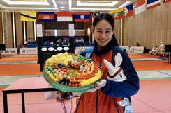 Nữ kiếm thủ Việt Nam được chủ nhà Campuchia tặng quà bất ngờ, tưởng đi kiểm tra doping
