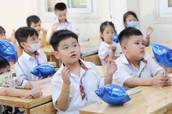 Năm học 2023-2024: Hà Nội tạm dừng hỗ trợ, thu học phí ở mức sàn