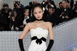 Jennie Blackpink gây sốt khi đọ sắc cùng Song Hye Kyo tại Met Gala 2023